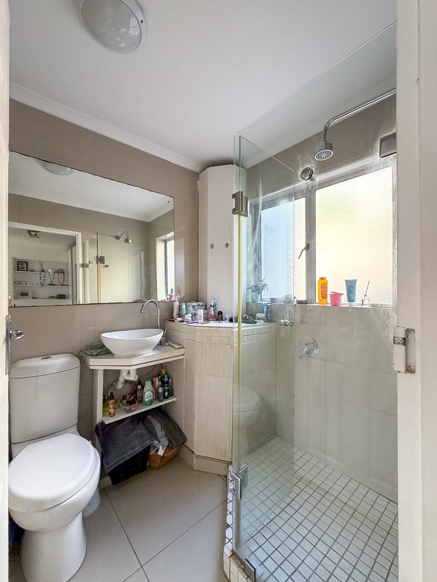 1 Bedroom Property for Sale in Vredehoek Western Cape